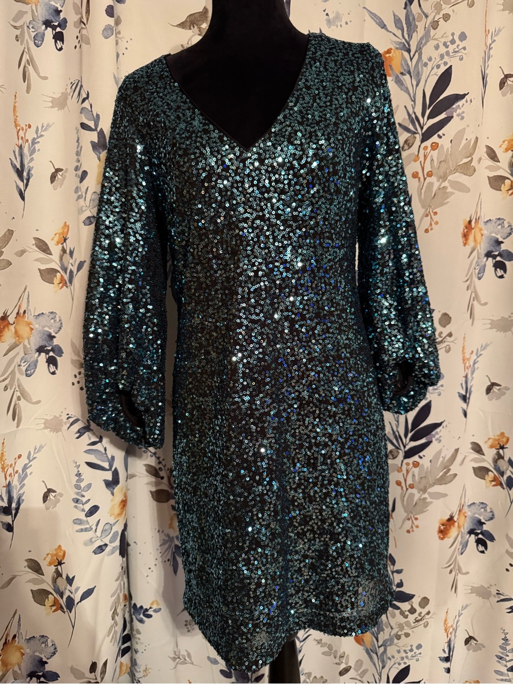 Sequin V-Neck Cocktail Dress in Teal Size Medium Willow Glenn B13